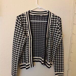 Chic Black and White Houndstooth Sweater